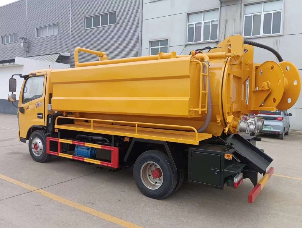 6方清洗吸污车