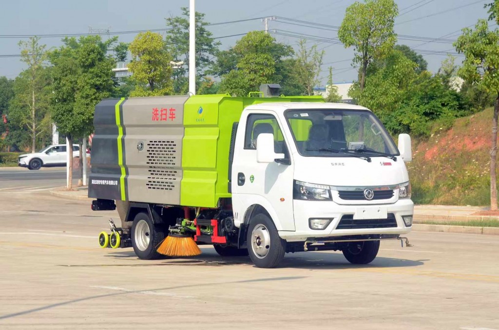 东风小型路面洗扫车