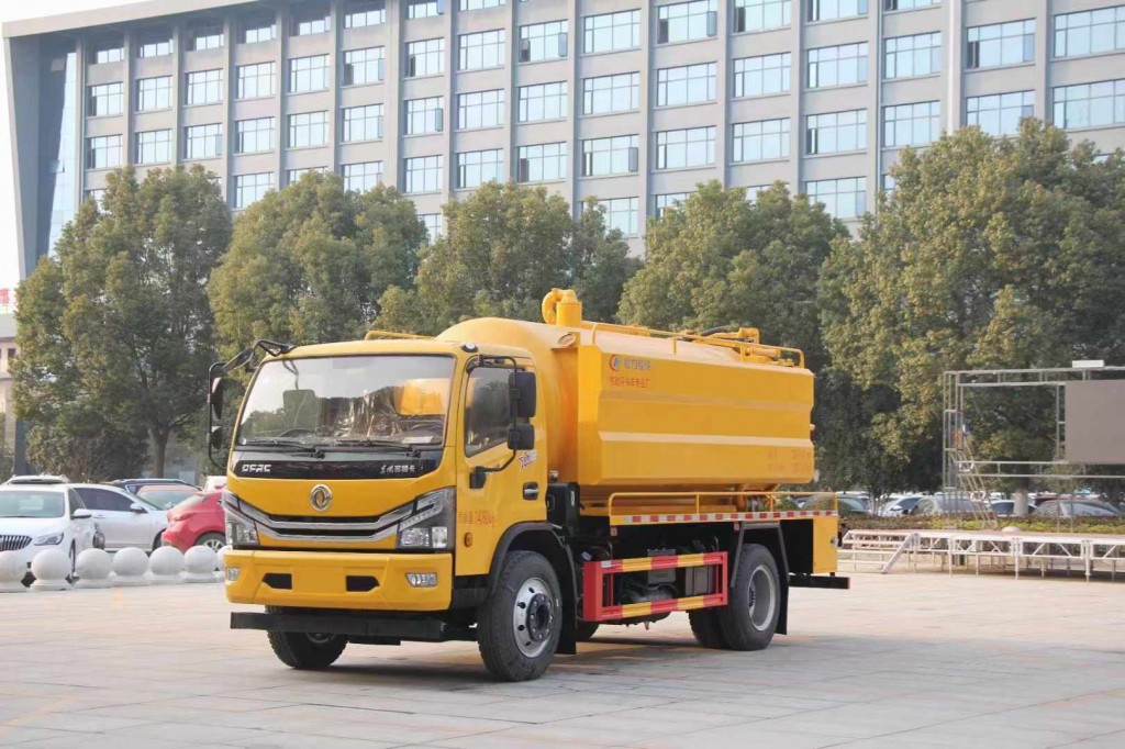 东风多利卡6方清洗吸污车