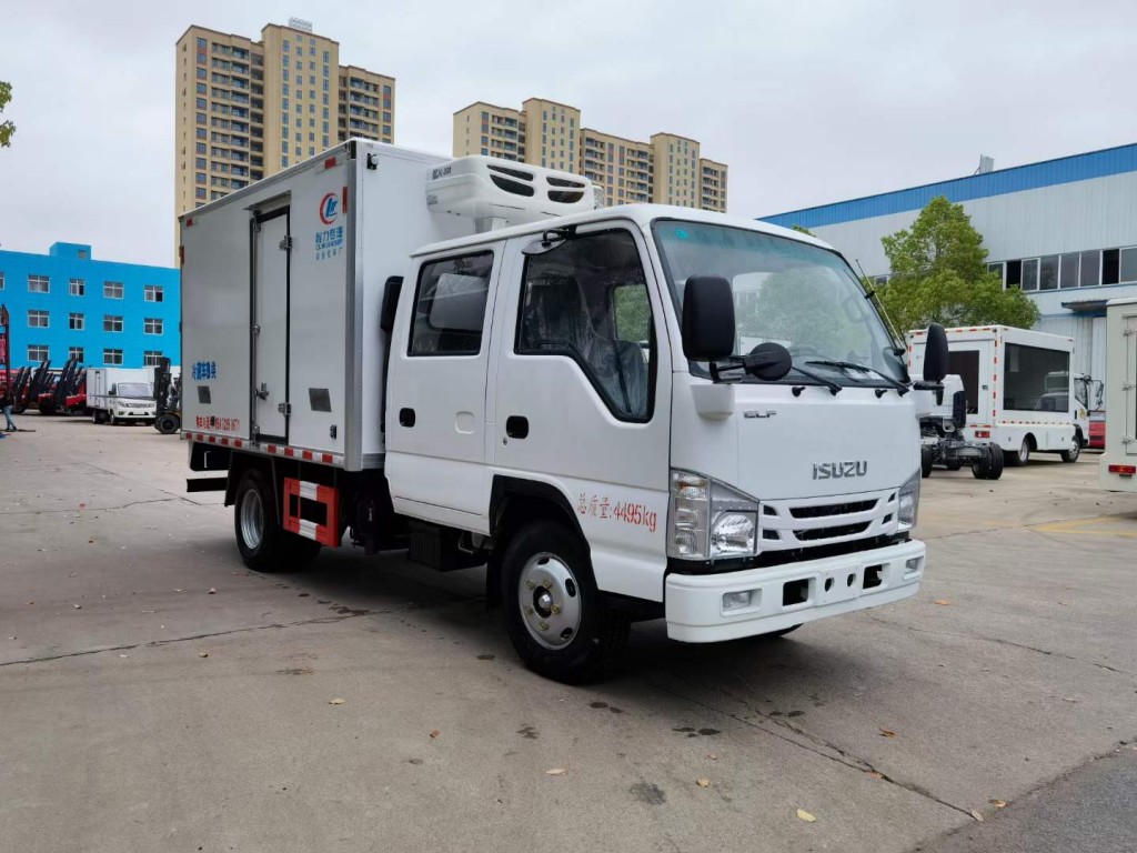 五十铃双排冷藏车