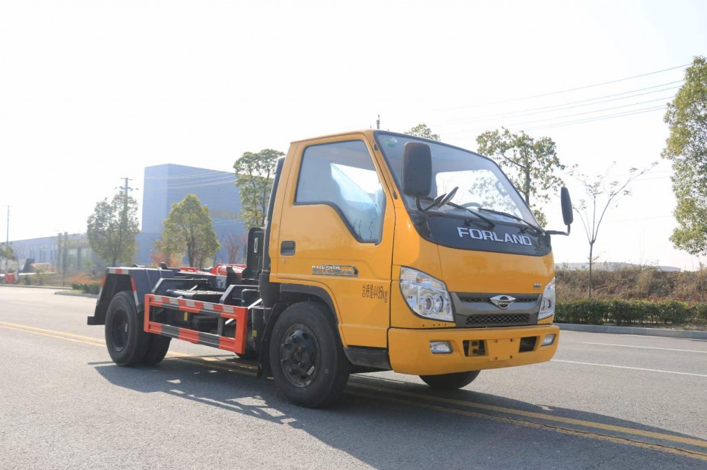 福田小型勾臂垃圾车