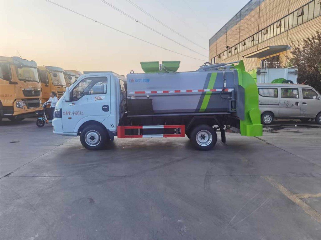 东风途逸3吨餐厨垃圾车