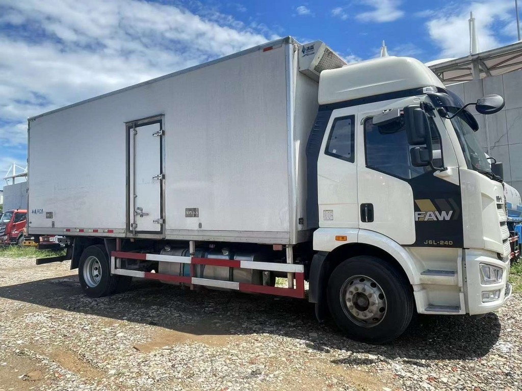 9米6解放冷藏车