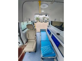 福特V362新全顺负压救护车