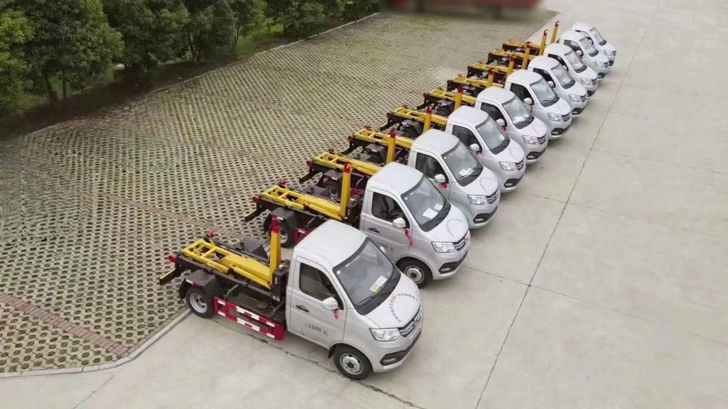 长安3方拉臂式垃圾车