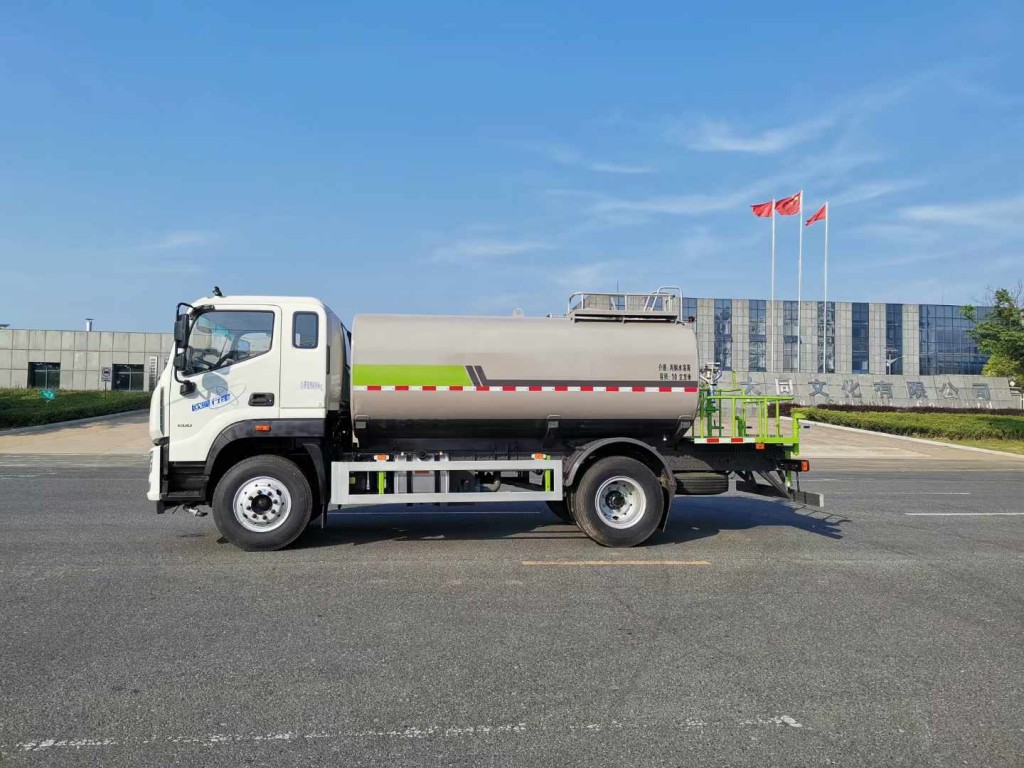 12方园林绿化洒水车