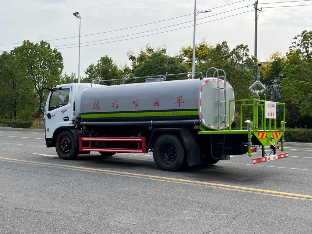 8方园林绿化洒水车
