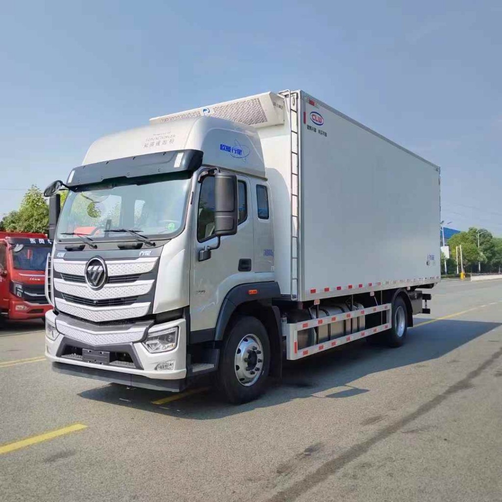 福田6米8冷藏车