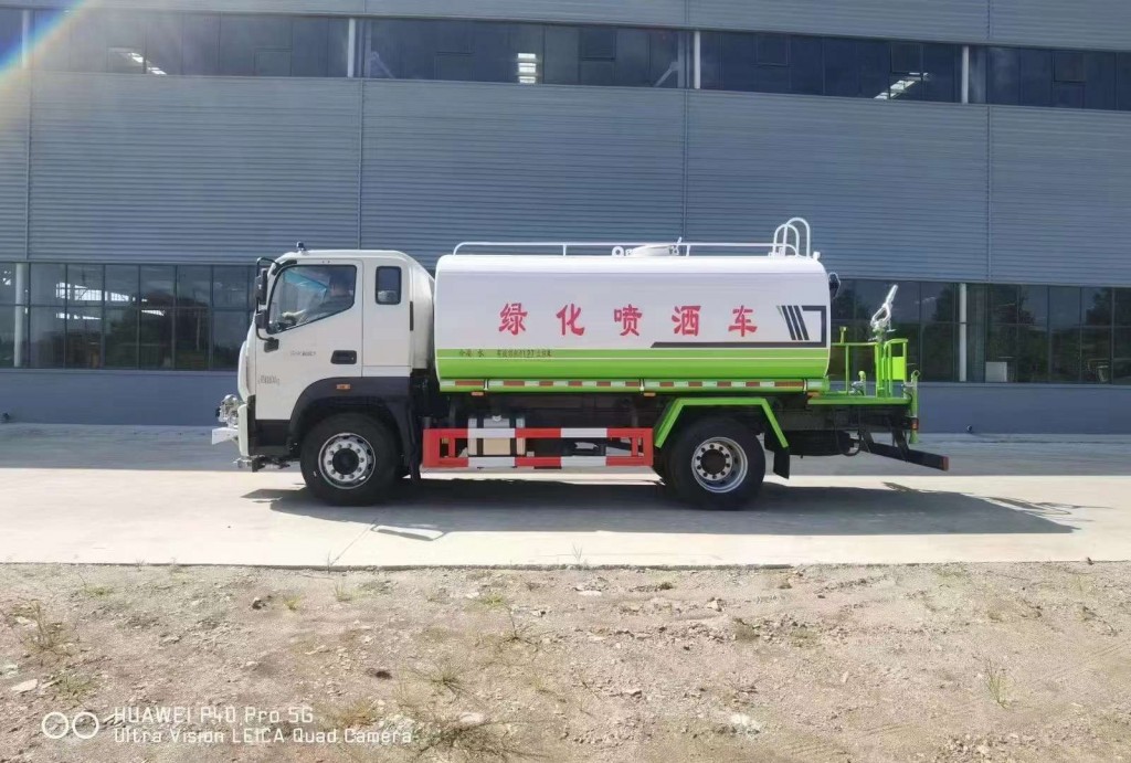 福田领航15方绿化洒水车