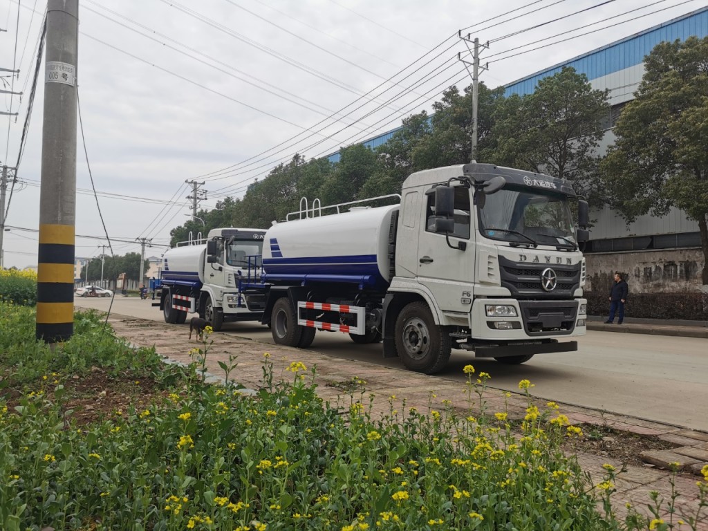 大运12方绿化洒水车