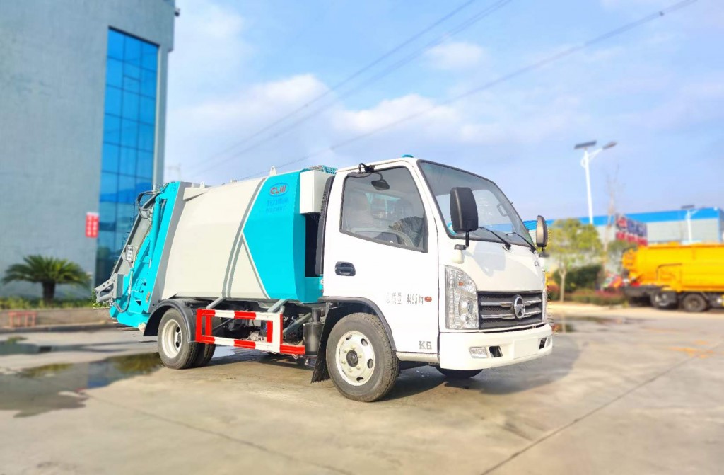 凯马4方压缩式垃圾车