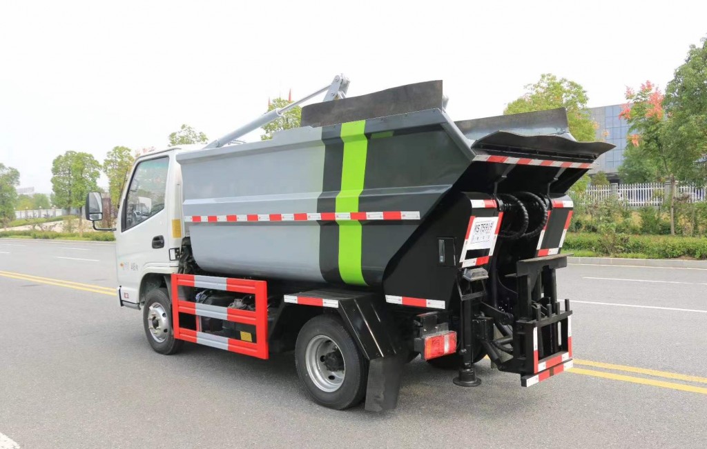 凯马挂桶环卫垃圾车