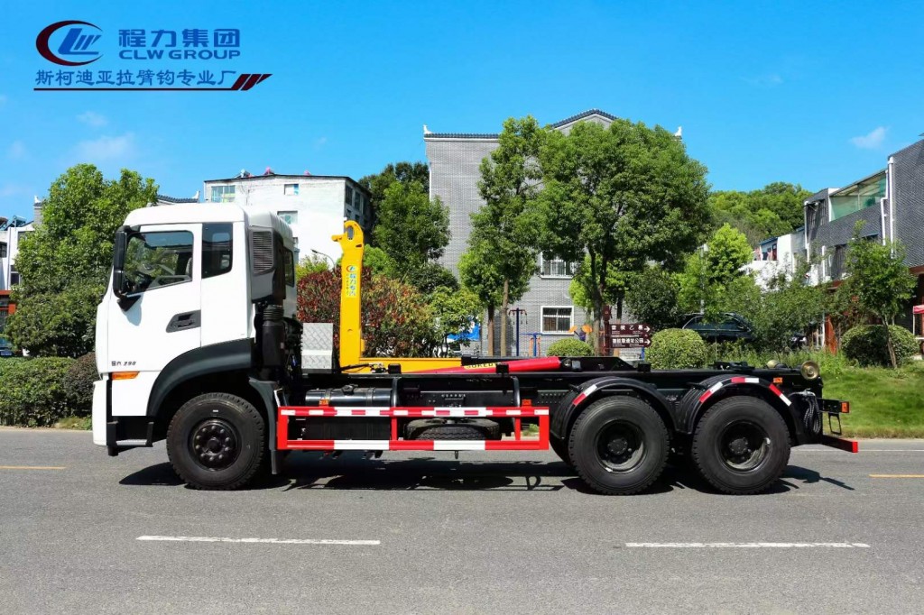 东风后双桥钩臂垃圾车