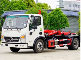 大运8方钩臂式垃圾车