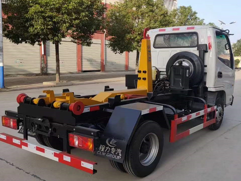 庆铃600P勾臂式垃圾车