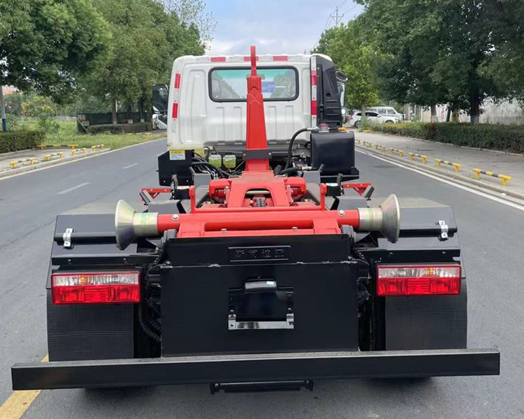 小型勾臂式垃圾车