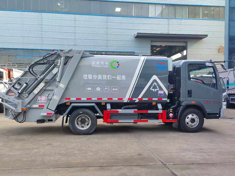 东风4方压缩式垃圾车