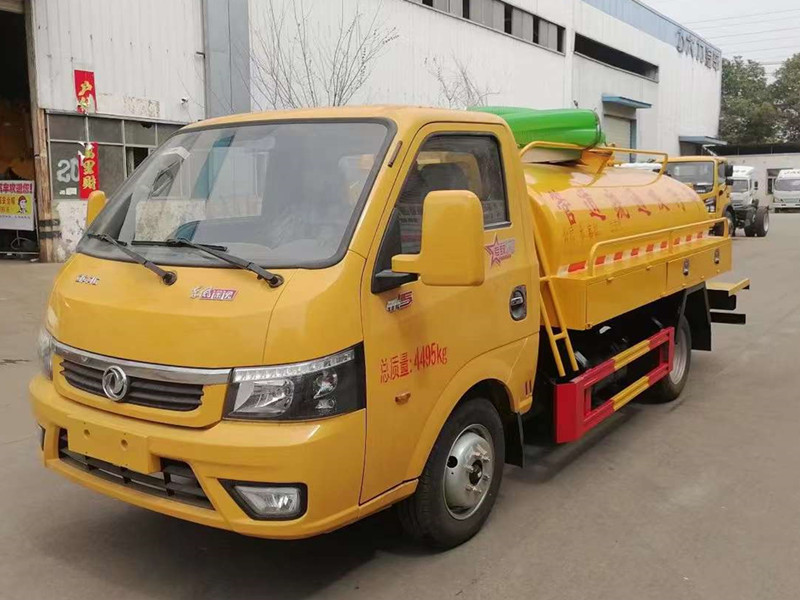 东风途逸小型吸污车