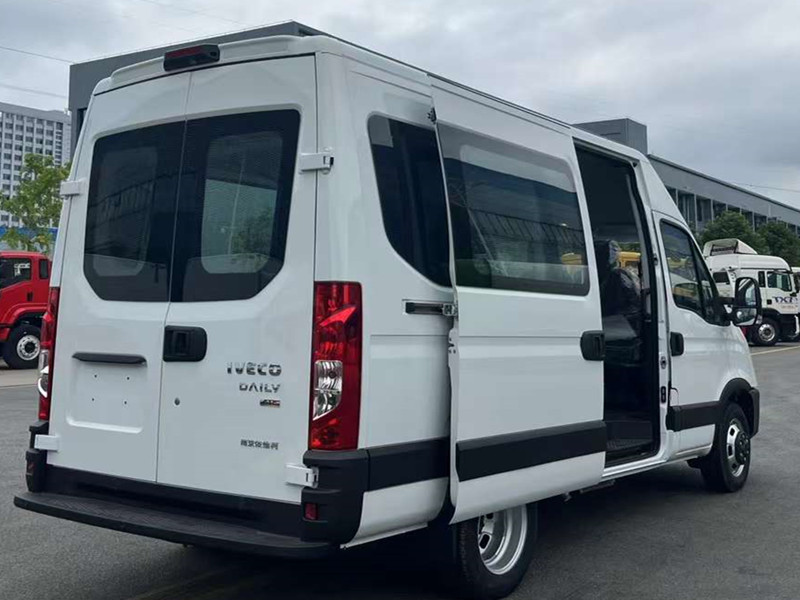 转运依维柯救护车