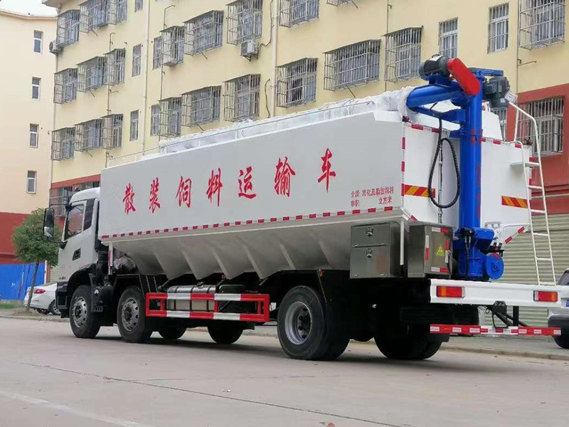 东风小三轴散装饲料运输车