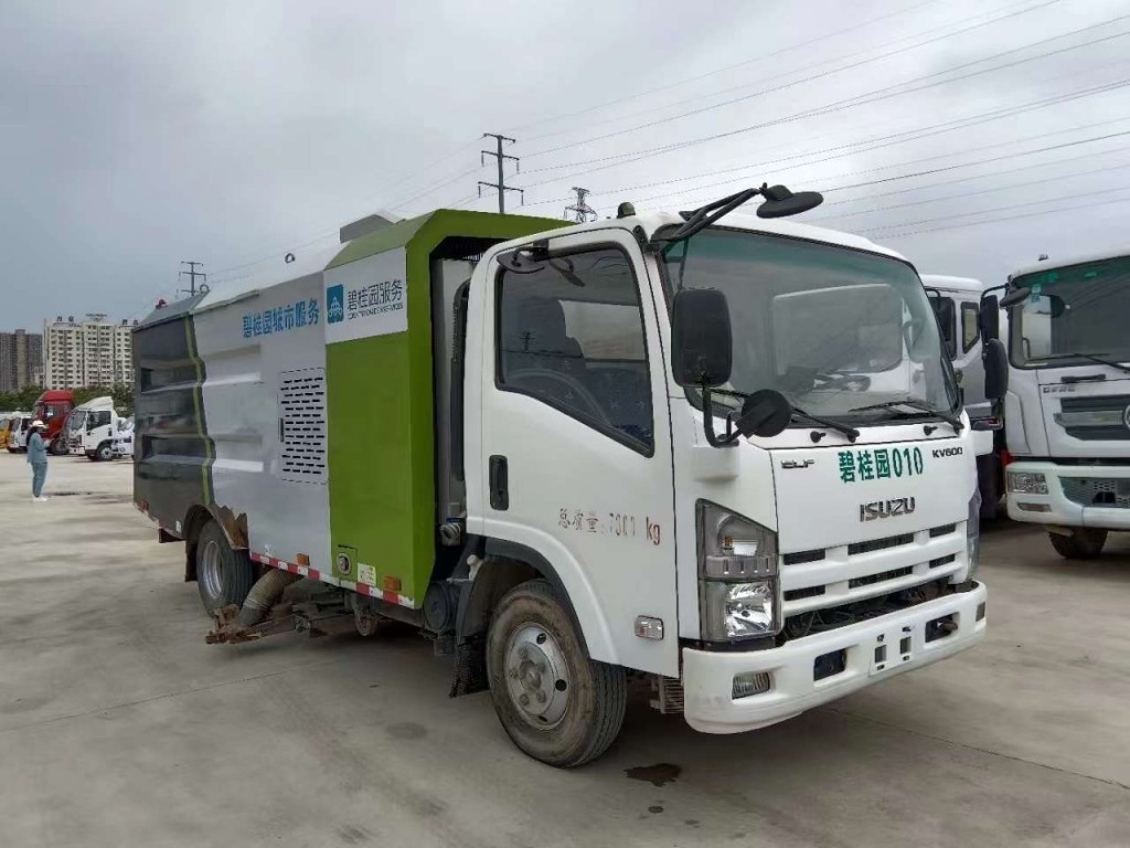 江铃路面清扫吸尘车