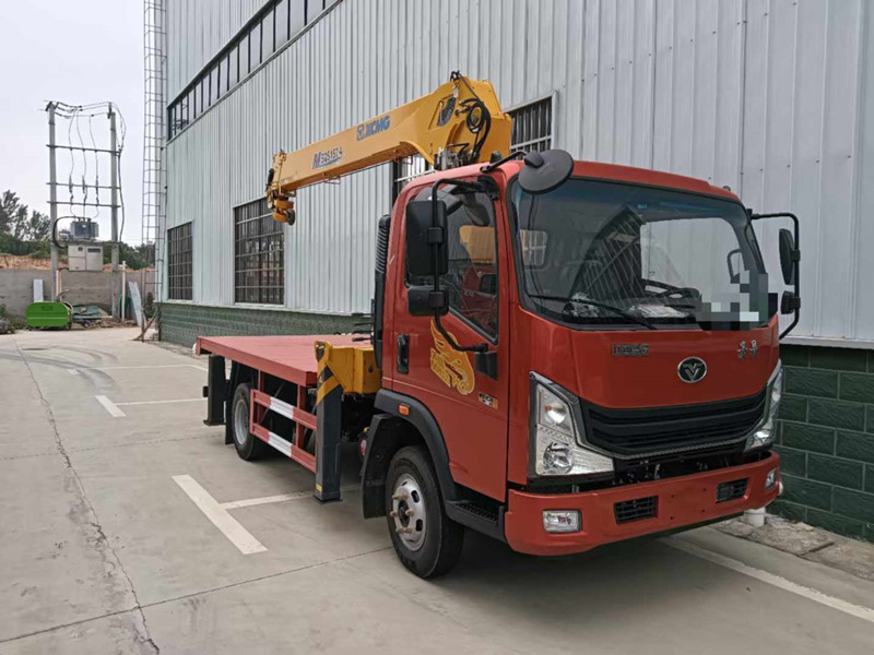 重汽豪曼4吨徐工随车吊