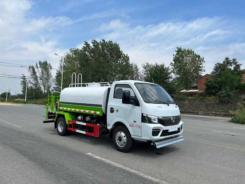5吨东风洒水车