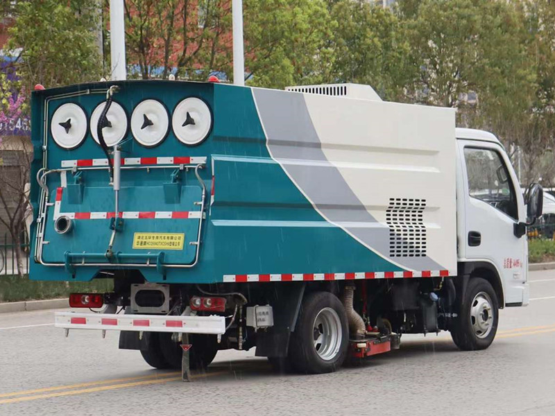 国六路面吸尘车