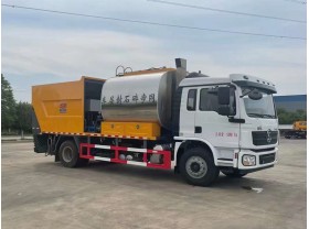 重汽前四后八沥青碎石同步封层车