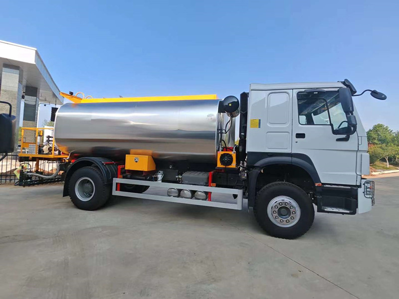 解放沥青碎石同步封层车