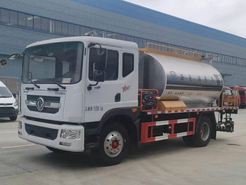 6吨热沥青喷洒车