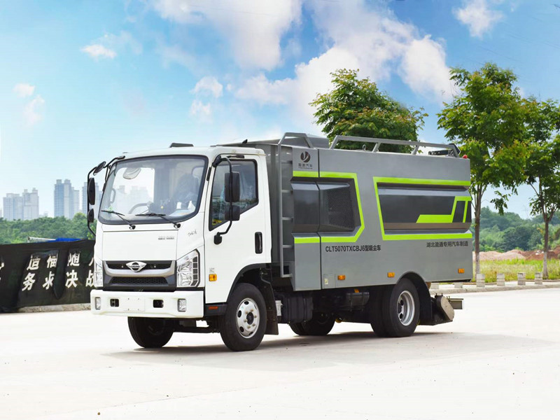福田清扫吸尘车