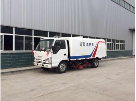 五十铃多功能除雪车