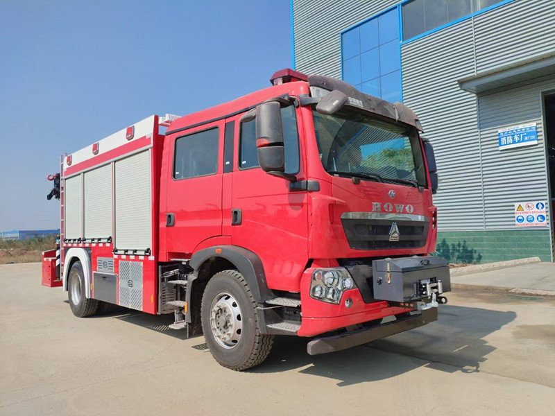 重汽单桥泡沫干粉联用消防车