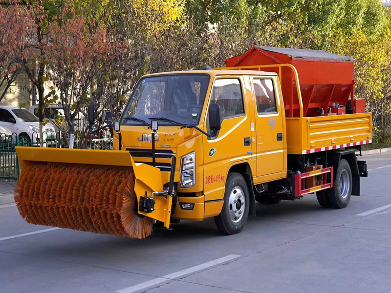 江铃多功能除雪车