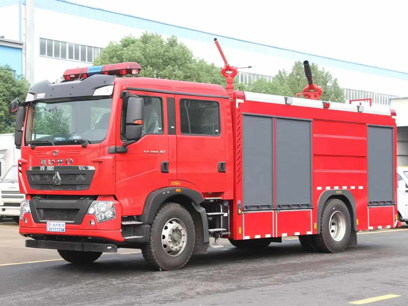 泡沫干粉联用消防车