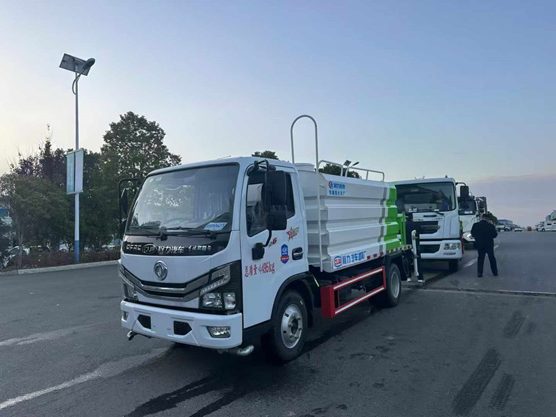 国六环卫抑尘车