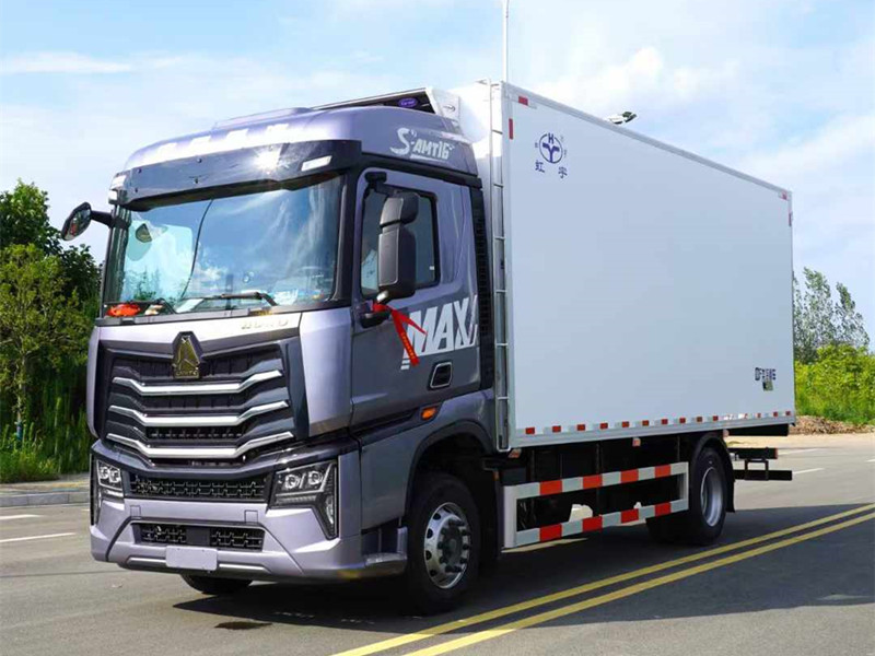 重汽豪沃疫苗运输车