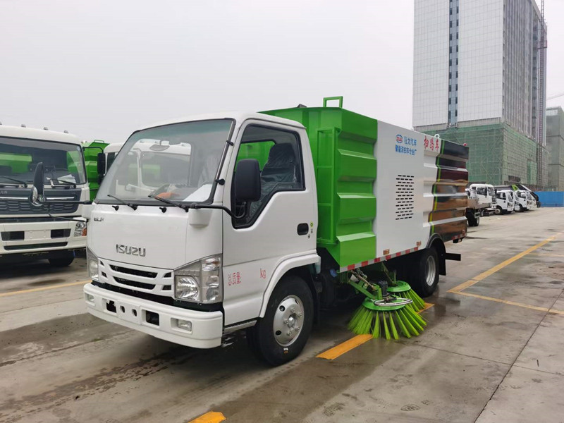 五十铃小型吸尘清扫车