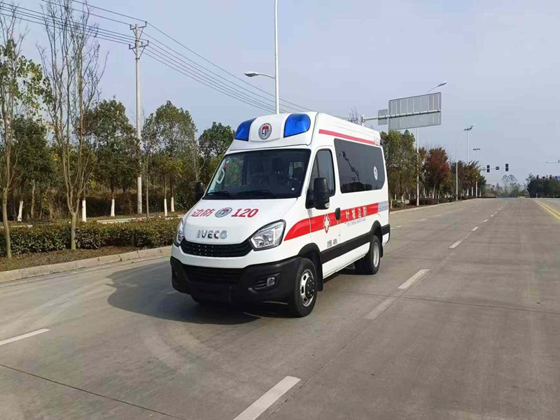 依维柯救护车