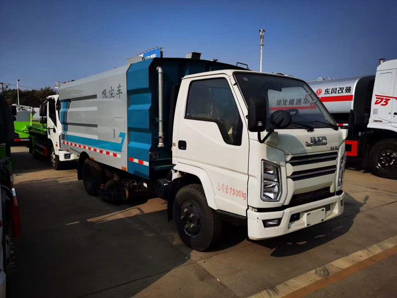 江铃小型吸尘车