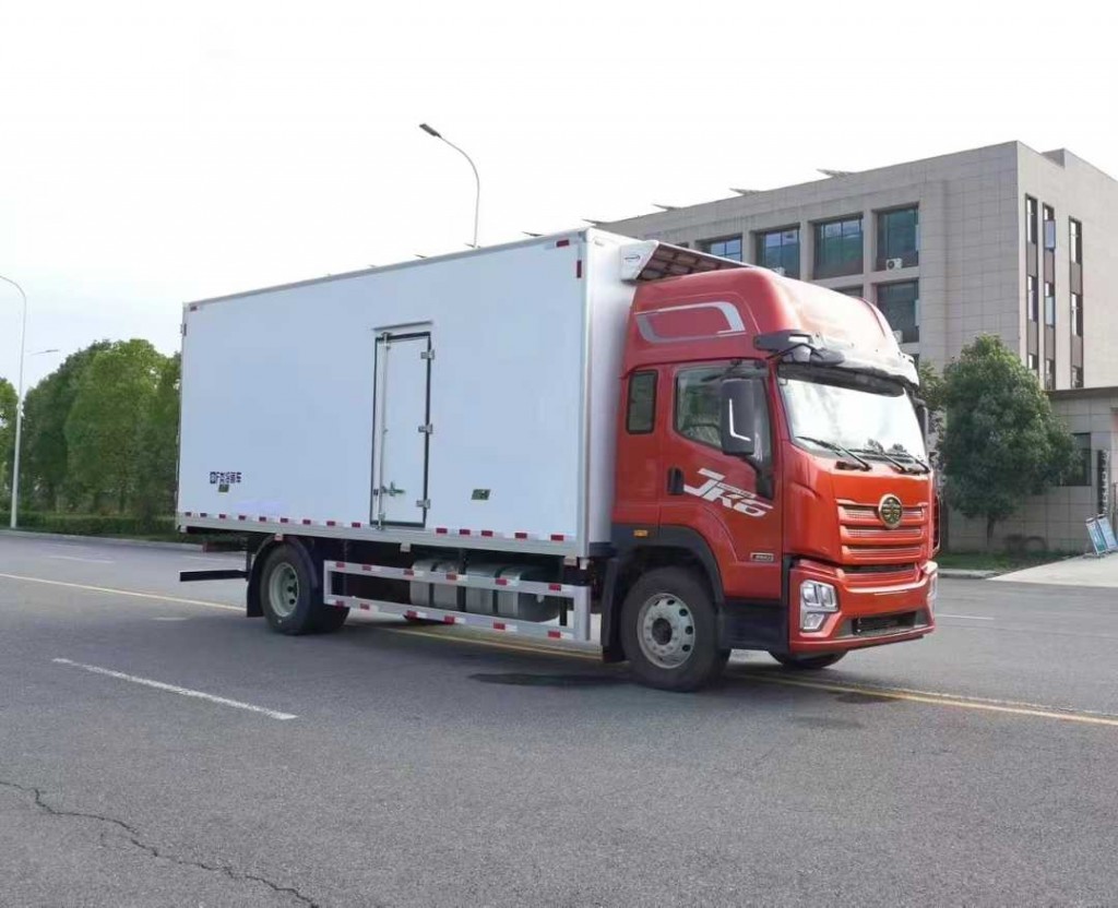解放8.6米冷藏车