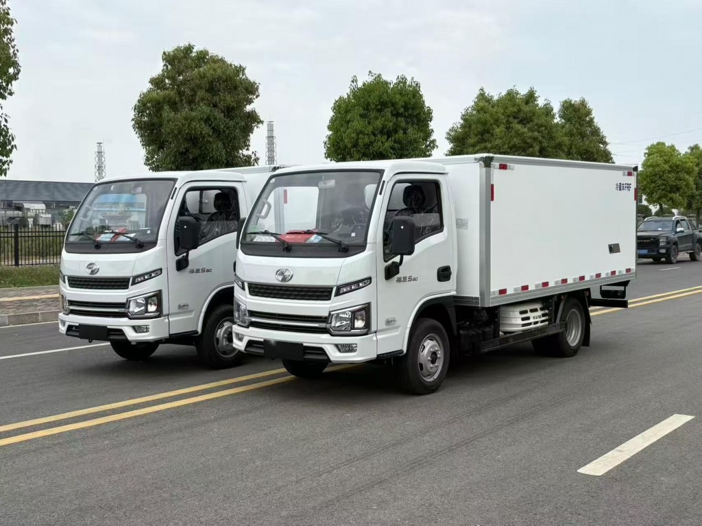 跃进柴油小型冷藏车