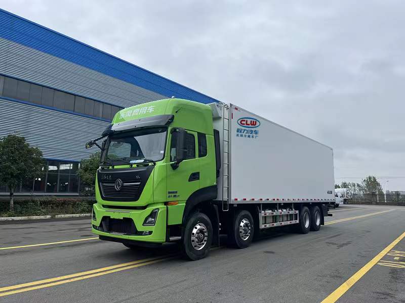 东风天龙前四后八9.6米冷藏车