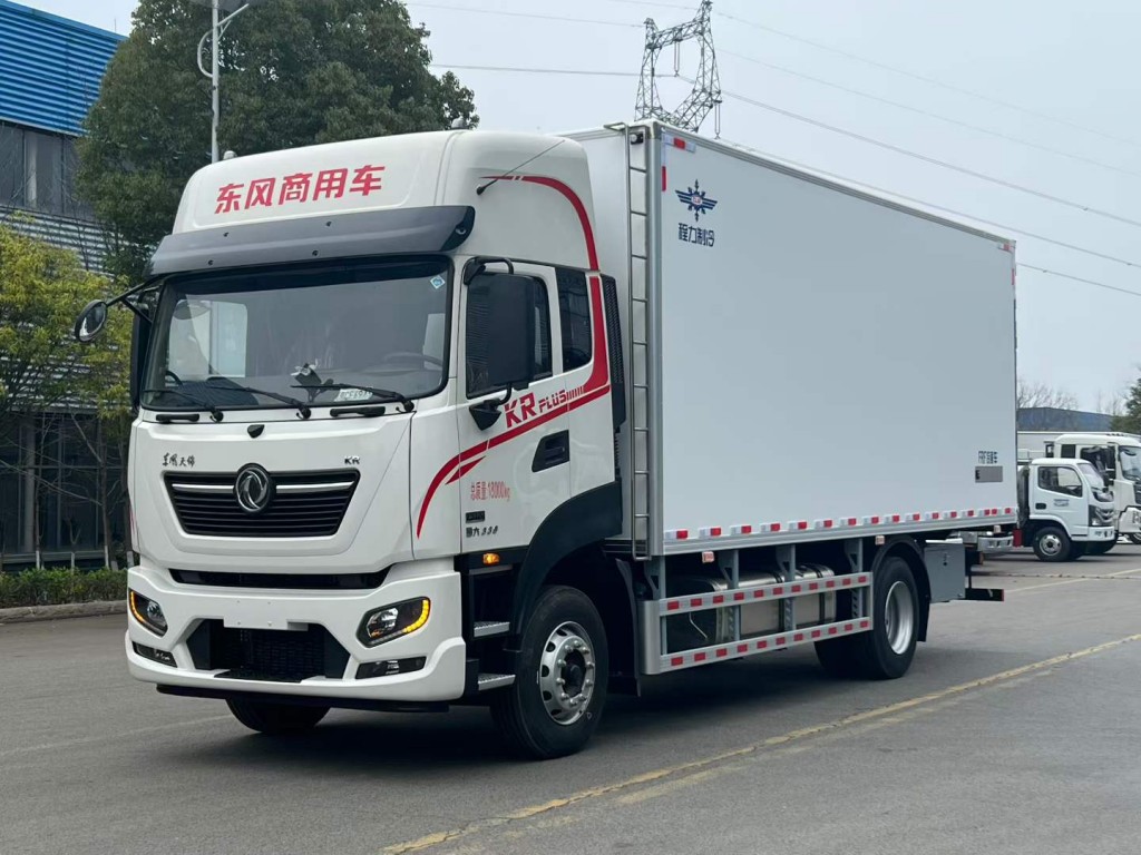 东风天锦7.6米冷藏车