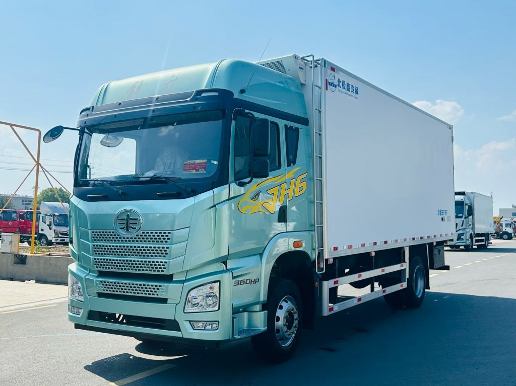 解放7.6米冷藏车
