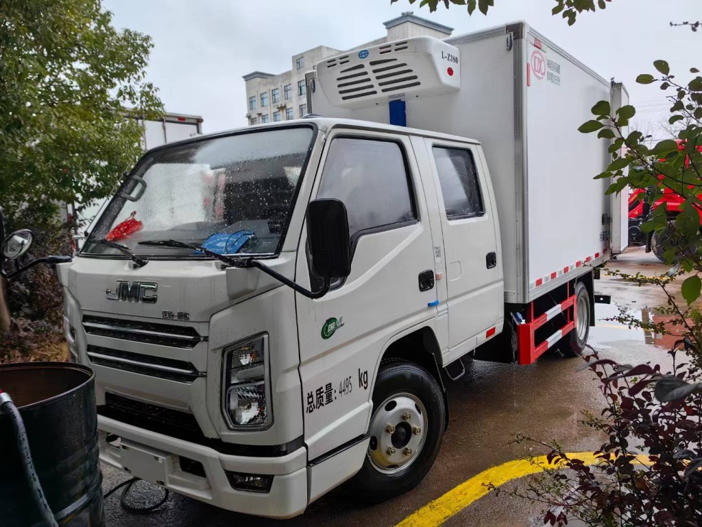 双排座冷藏车