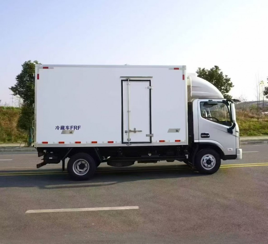 大运4米小型冷藏车