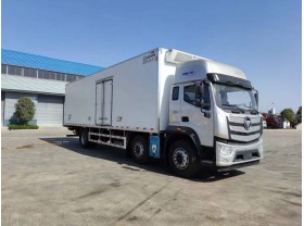 欧曼小三轴8.6米冷藏车