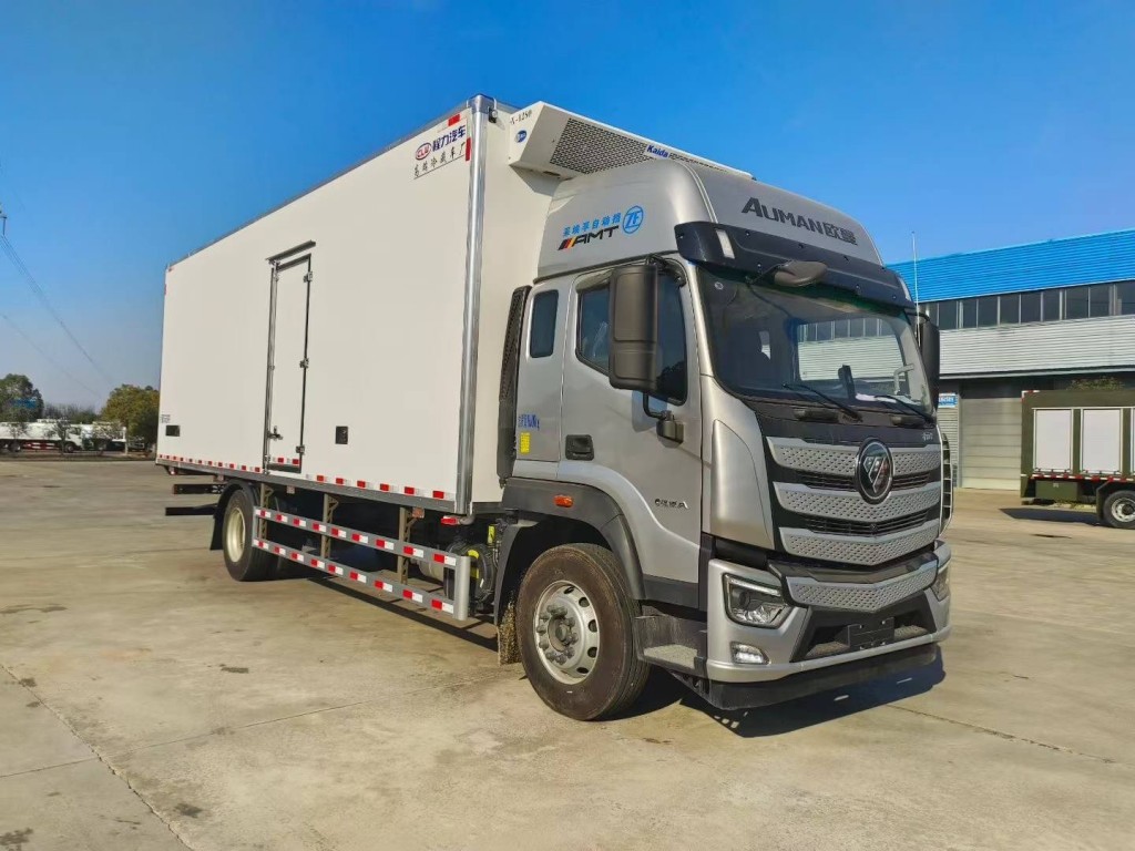 福田欧曼6.8米冷藏车